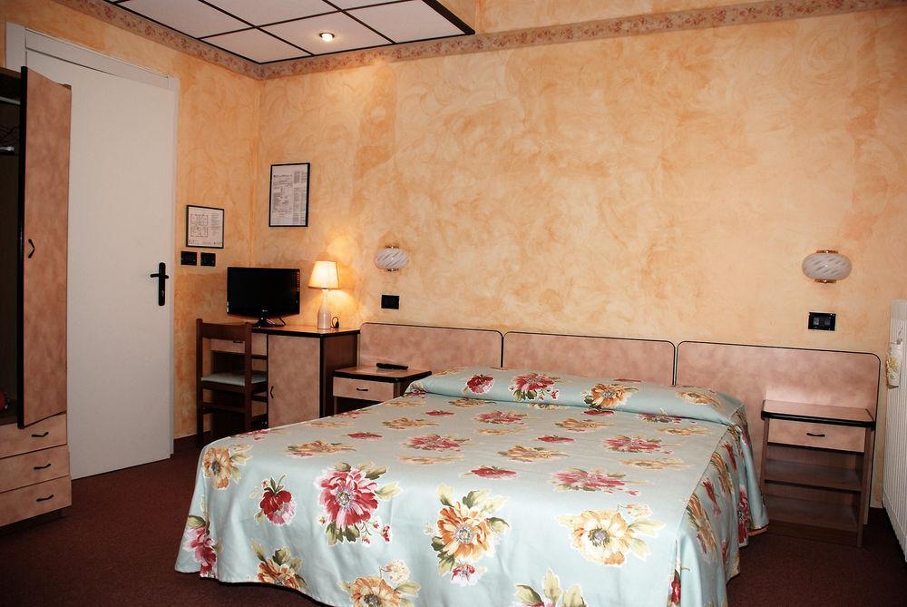Albergo Sangrila ลานโซตอริเนเซ ภายนอก รูปภาพ