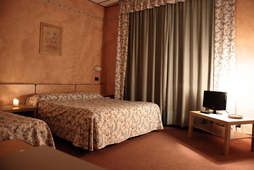 Albergo Sangrila ลานโซตอริเนเซ ภายนอก รูปภาพ