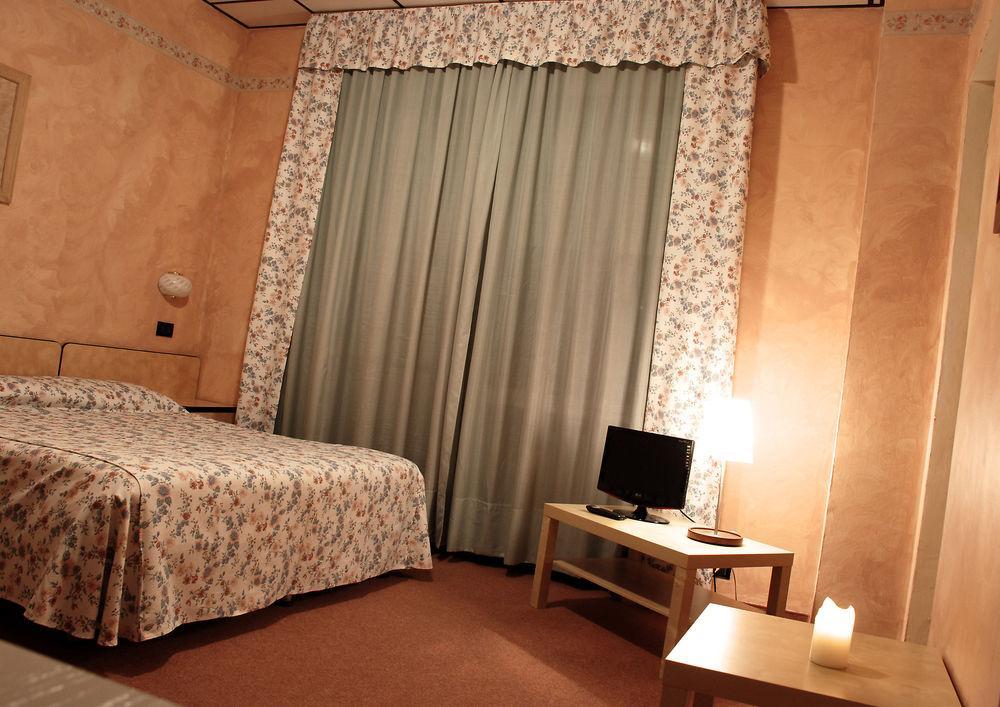 Albergo Sangrila ลานโซตอริเนเซ ภายนอก รูปภาพ